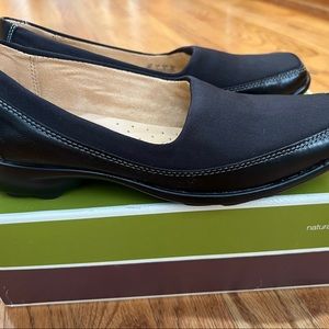 Naturalizer Justify size 9M. New in original box. Black leather/microfiber.